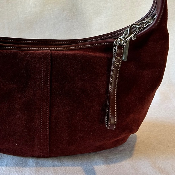 ✨ COACH Vintage Suede Hobo Bag – RARE 2005 FIND! 🍷👜✨ - Picture 2 of 11